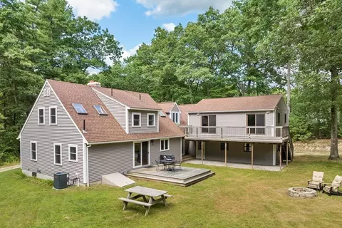 Exterior - 131 Castle Hill Rd, Windham, NH 03087 photo 3 of 7