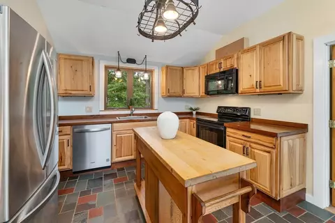 Kitchen - 131 Castle Hill Rd, Windham, NH 03087 photo 4 of 4