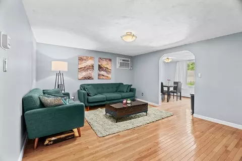 251 Neponset St #4, Canton, MA 02021