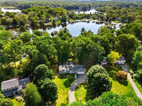 30 Berrywood Ln, Hamilton, MA 01982