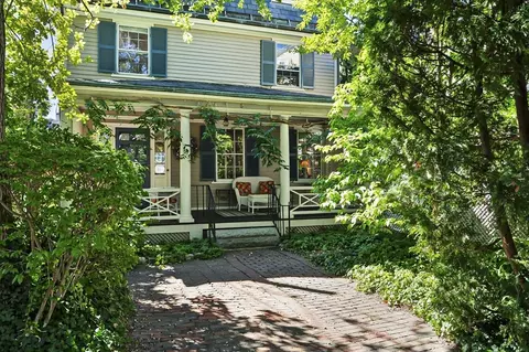 6 Botts Ct, Salem, MA 01970
