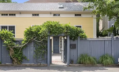 7 Maynard Pl, Cambridge, MA 02138
