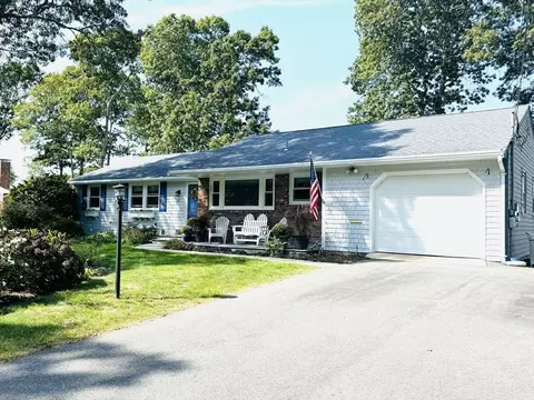 101 Sanddollar Cir, Falmouth, MA 02536