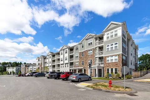 250 Martins Lndg #207, North Reading, MA 01864