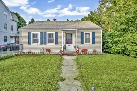 17 Derby St, Worcester, MA 01604