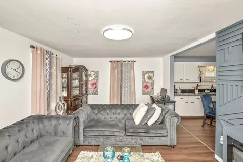 17 Derby St, Worcester, MA 01604 photo 3