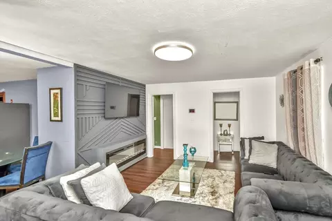 17 Derby St, Worcester, MA 01604 photo 2