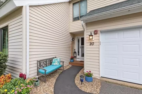 20 Ironwood Ln #20, Atkinson, NH 03811