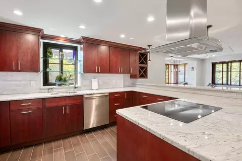 100 Ledgewood Dr #319, Stoneham, MA 02180