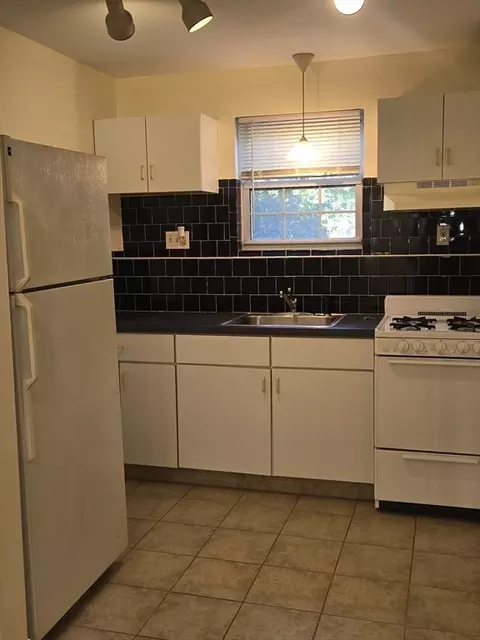 Kitchen - 6 Venice St #E1, Danvers, MA 01923 photo 2 of 2