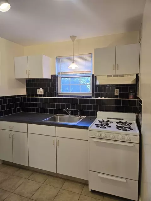 Kitchen - 6 Venice St #E1, Danvers, MA 01923 photo 1 of 2