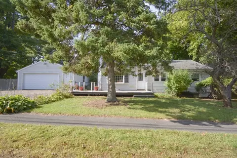 8 Clearwater Rd, Peabody, MA 01960