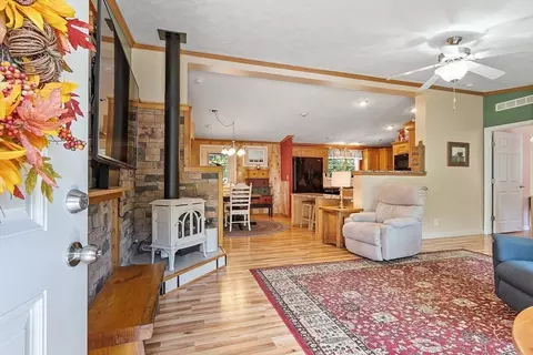 62 Peggi Ln, Winchendon, MA 01475