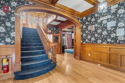 7 Oak St, Worcester, MA 01609 photo 6