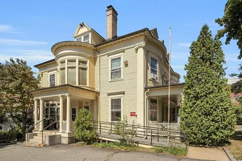 7 Oak St, Worcester, MA 01609 photo 2