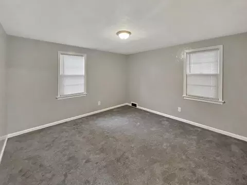 Bedroom - 21 Lang St, Springfield, MA 01104 photo 3 of 4