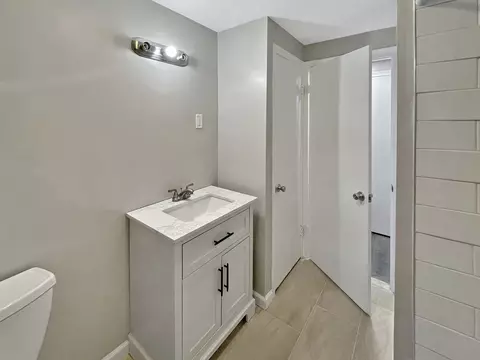 Bath - 21 Lang St, Springfield, MA 01104 photo 1 of 6