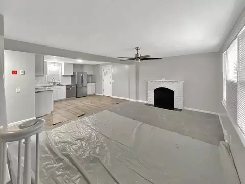 Living - 21 Lang St, Springfield, MA 01104 photo 2 of 3