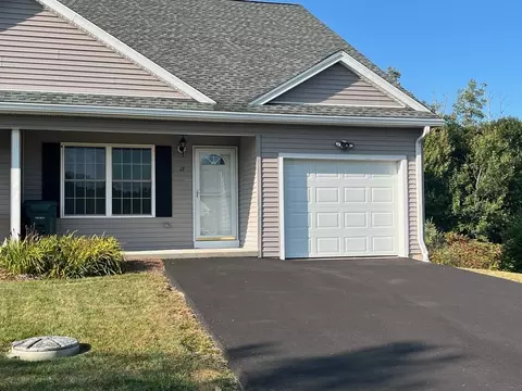 17 Daniel Dr #17, Oxford, MA 01537