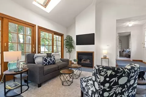 Living - 44 Longview Rd, Reading, MA 01867 photo 5 of 5