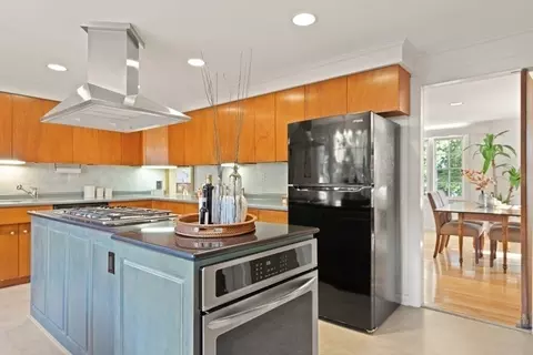 Kitchen - 44 Longview Rd, Reading, MA 01867 photo 3 of 6