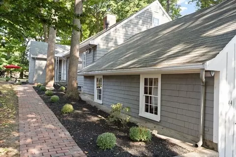 Exterior - 44 Longview Rd, Reading, MA 01867 photo 3 of 10