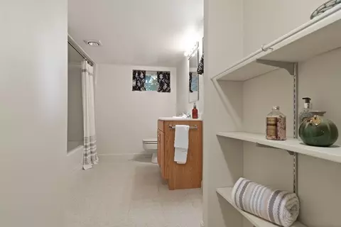Bath - 44 Longview Rd, Reading, MA 01867 photo 3 of 3