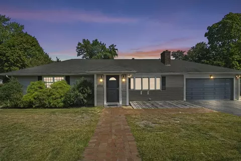 37 Queen Ave, Methuen, MA 01844