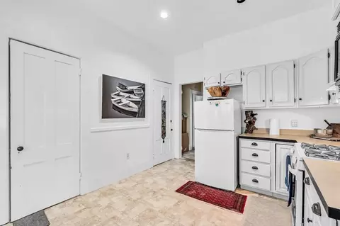 33 Madison Ave, Springfield, MA 01105 photo 12