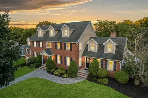 33 Holland Rd, Wakefield, MA 01880