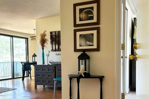 855 W Main St #8, Hyannis, MA 02601