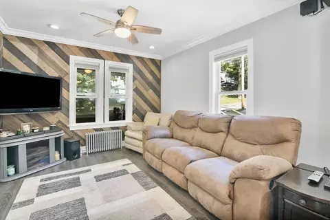 97 Britton St, Chicopee, MA 01020 photo 9