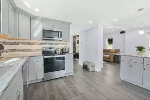97 Britton St, Chicopee, MA 01020 photo 4