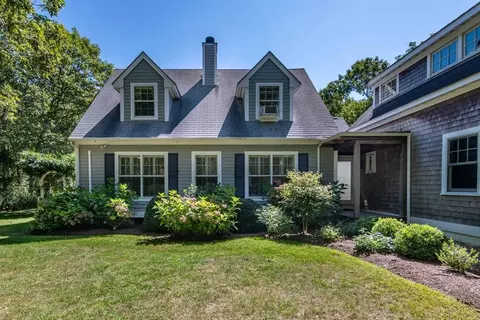 16 Fishermans Knot Rd, Edgartown, MA 02539