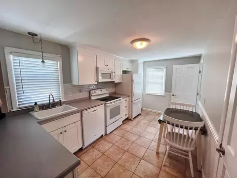 37 Denwall Dr, Springfield, MA 01119 photo 5