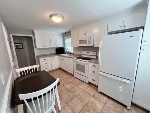 37 Denwall Dr, Springfield, MA 01119 photo 4