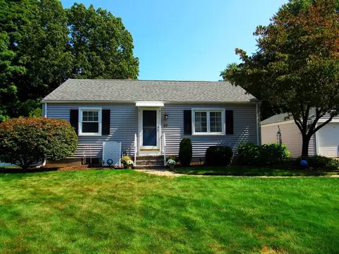 37 Denwall Dr, Springfield, MA 01119 photo 2