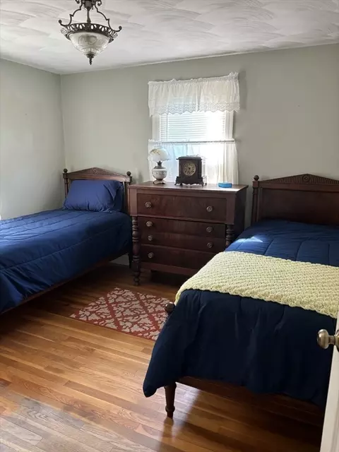 75 Powell Ave, Springfield, MA 01118 photo 18