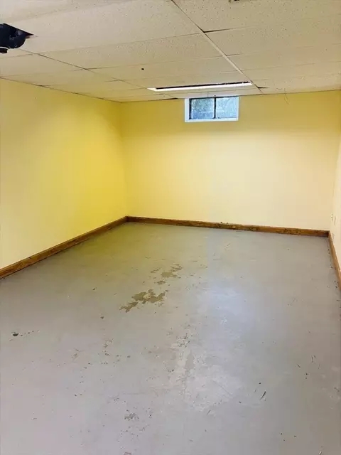 75 Powell Ave, Springfield, MA 01118 photo 23