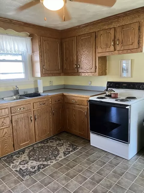 75 Powell Ave, Springfield, MA 01118 photo 5