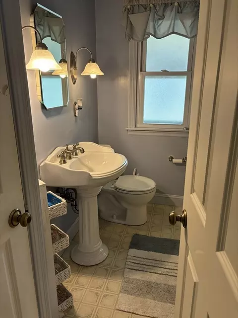 75 Powell Ave, Springfield, MA 01118 photo 11