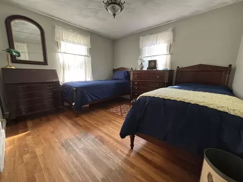 75 Powell Ave, Springfield, MA 01118 photo 17