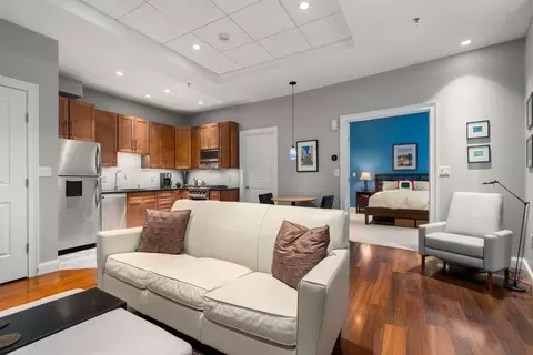1 Charles St S #214, Boston, MA 02116
