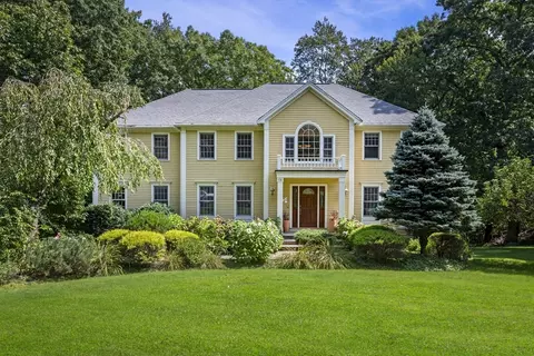 64 Sugarcane Ln, North Andover, MA 01845