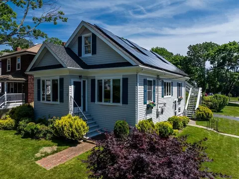 1 Wood St, Fairhaven, MA 02719