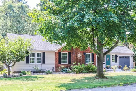 15 Frankwyn, East Longmeadow, MA 01028
