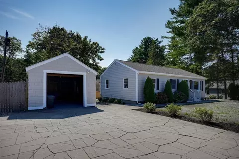 70 River St, Middleton, MA 01949