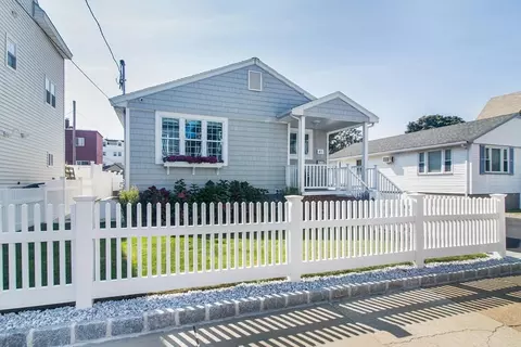 41 Hawthorn Ave, Winthrop, MA 02152