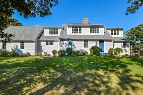 5 Carleton Dr W, Mashpee, MA 02649