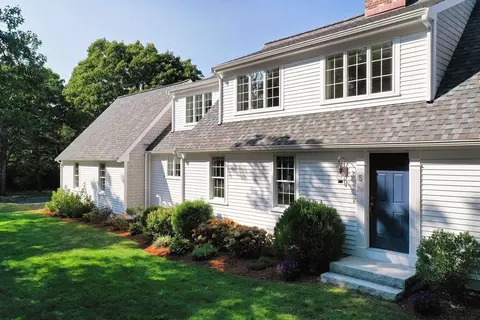 5 Carleton Dr W, Mashpee, MA 02649 photo 2